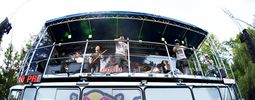 Red Bull Tourbus opět doveze na festivaly desítky kapel